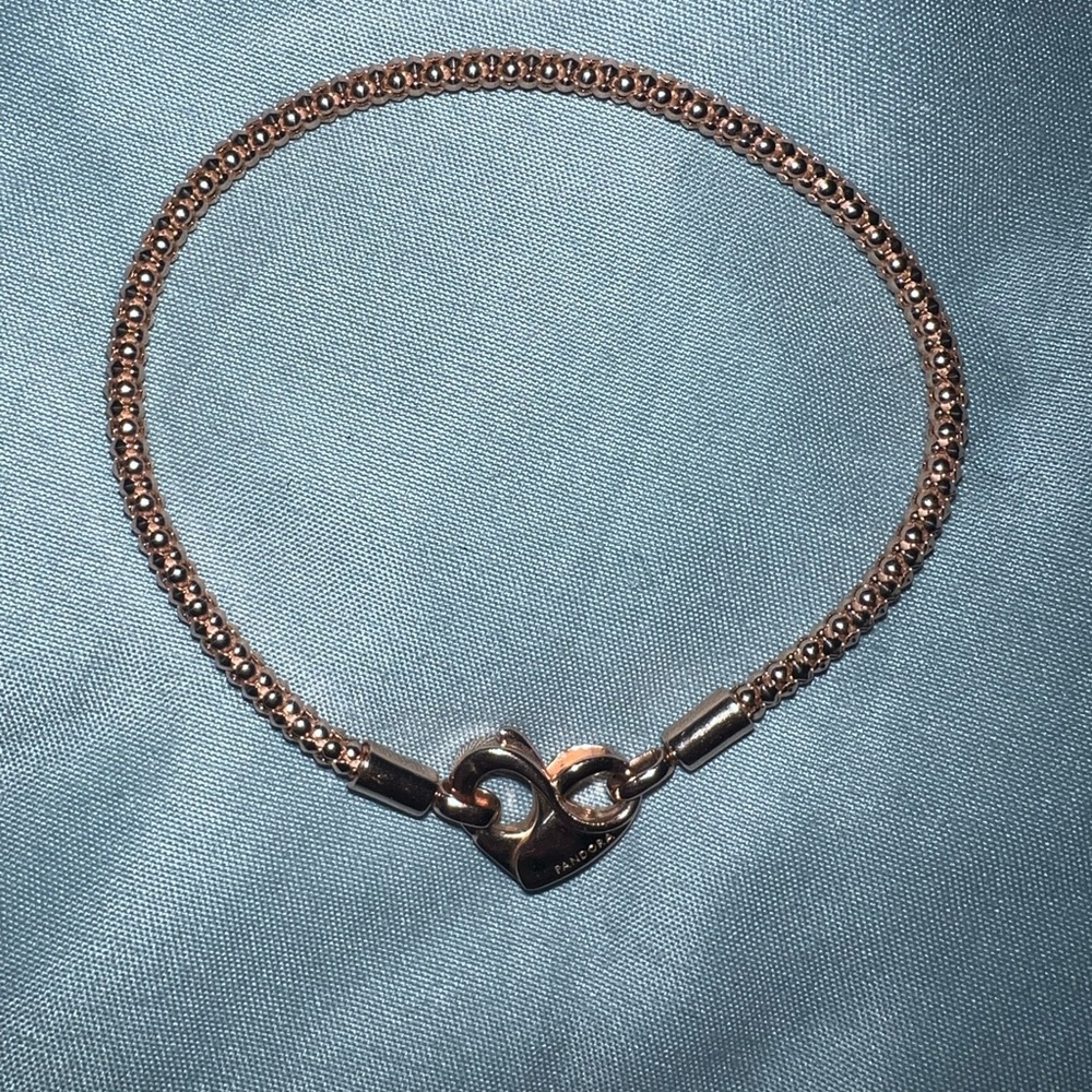 Pandora Moments Studded Chain Bracelet
14k rose gold plating
